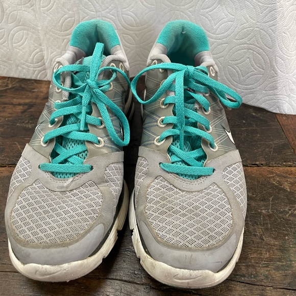 Used Nike running shoes - Picture 2 of 3